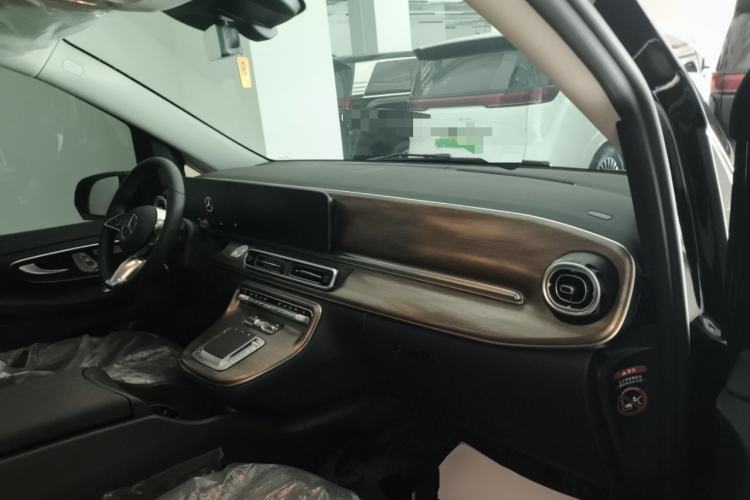 Used Mercedes-Benz V-Class 2024 V 300 Pilot Edition
