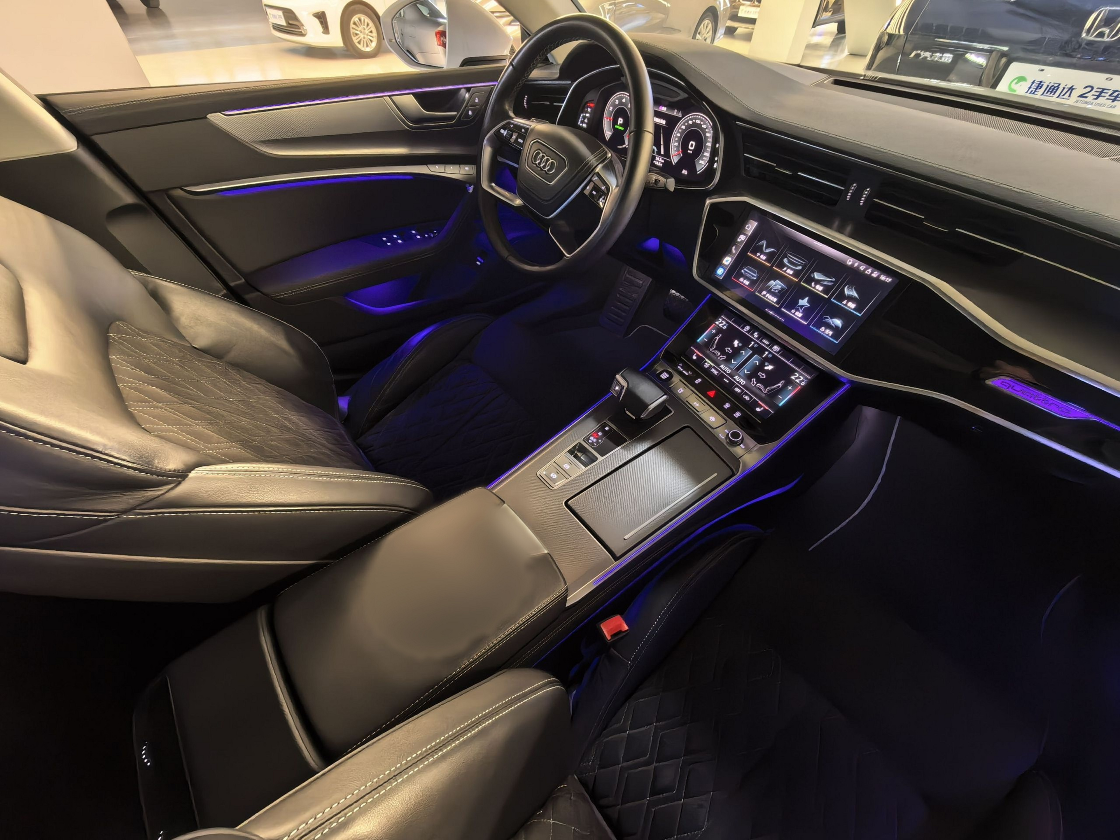 المقاعد الأمامية داخل السيارة