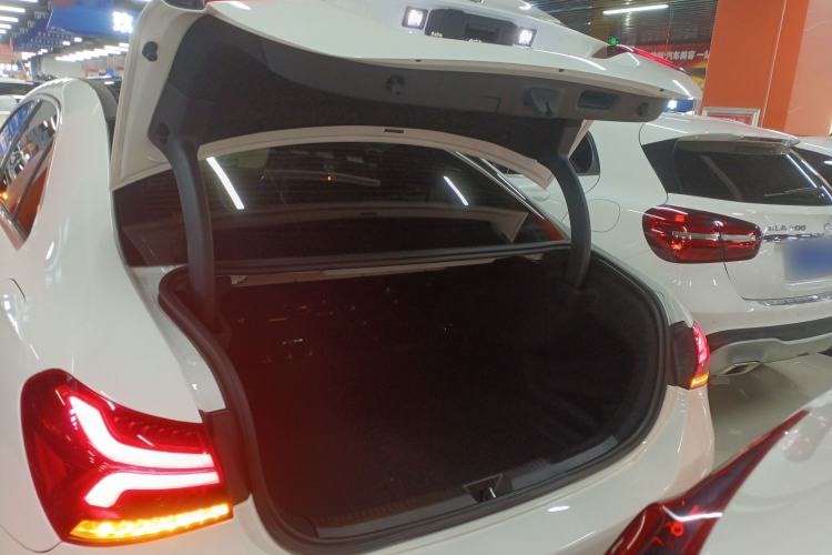 Used Mercedes-Benz A-Class 2022 Revised Version A 200 L Sport Sedan Fashionable Style