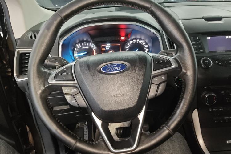 Used Ford Edge 2015 2.0T GTDi Two-Wheel-Drive Platinum Edition
