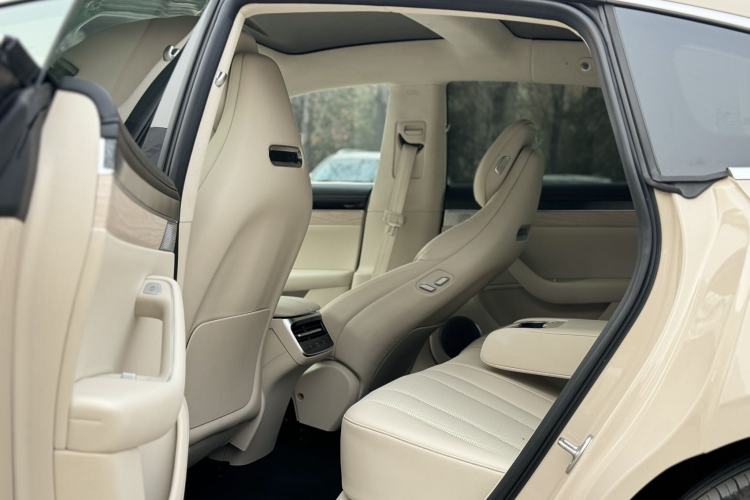 Used Hima Luxeed S7 2025 855 km Max