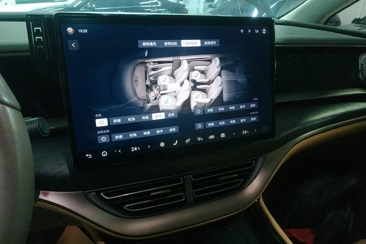 Used Denza D9 2022 DM-i 1040 Prestige Model