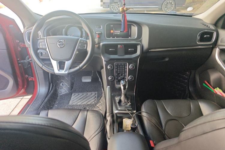 Used Volvo V40 2017 T3 Zhiyi Edition