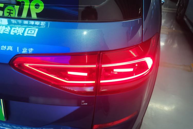 Used Volkswagen Touran 2018 Volkswagen Touran L 280TSI DSG Boundary Luxury Edition 7 Seats China VI Standard
