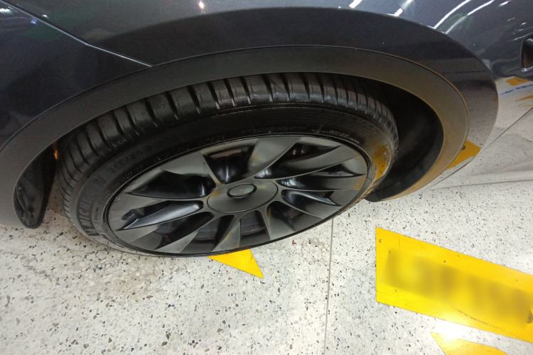 Used Tesla Model Y 2021 Long-Range All-Wheel-Drive Version
