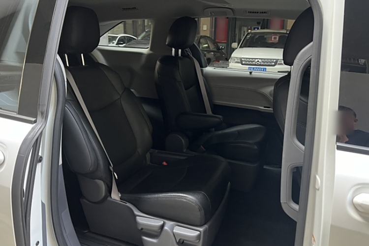 Used Toyota Sienna 2023 2.5L Hybrid Comfort Edition
