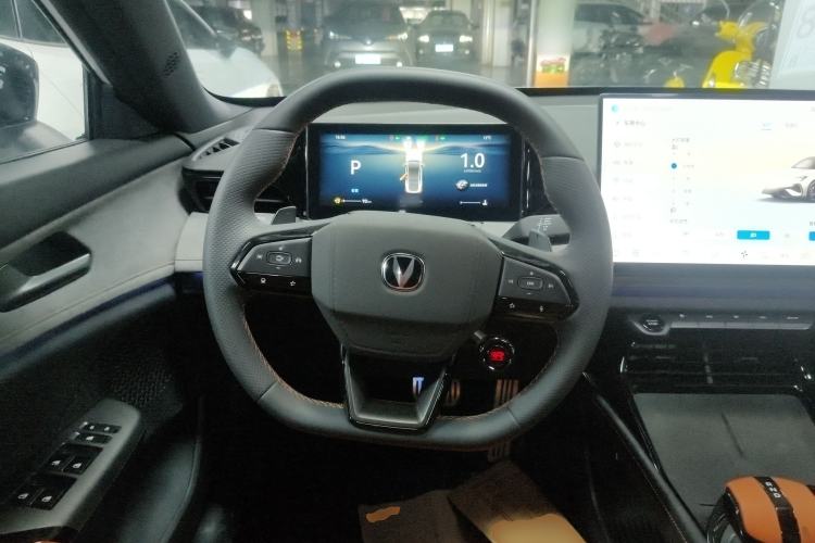 Used Changan UNI-V 2025 Model Third-Generation 2.0T Dynamic Edition