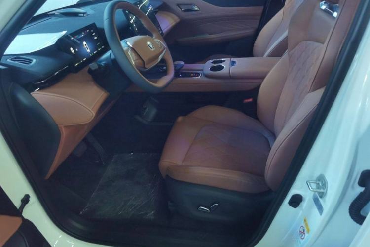 Used Changan UNI-Z New Energy 2024 Blue Whale Smart Electric iDD 125km Beyond Edition
