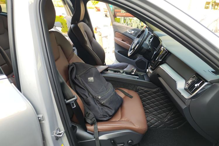 Used Volvo XC60 2022 B5 4x4 Zhiyi Luxury Edition
