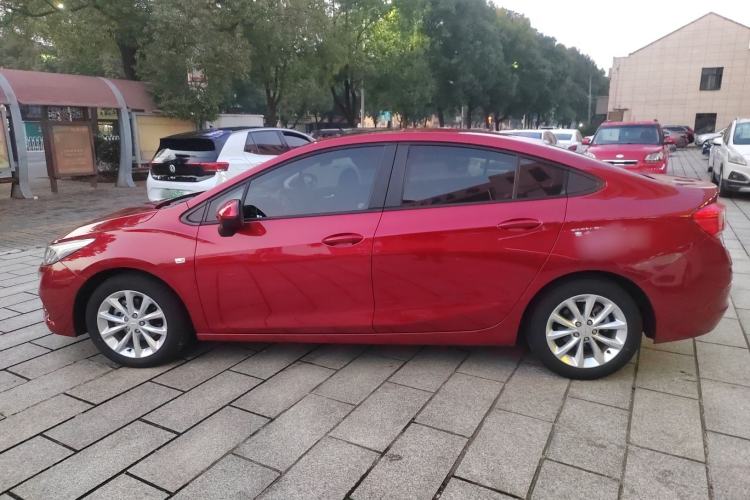Used Chevrolet Cruze 2018 320 Automatic Pioneer Sunroof Edition
