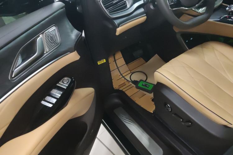 Used Denza D9 2024 DM-i 1050 Luxury Model