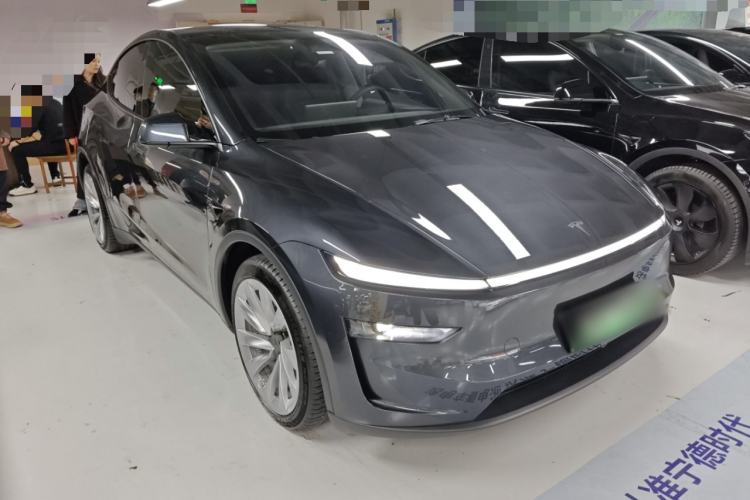 Used Tesla Model Y 2025 Long-Range All-Wheel-Drive Version
