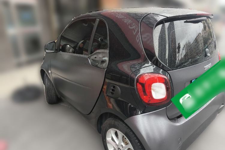 Used smart fortwo 2015 1.0L 52 kW hardtop Dynamic version