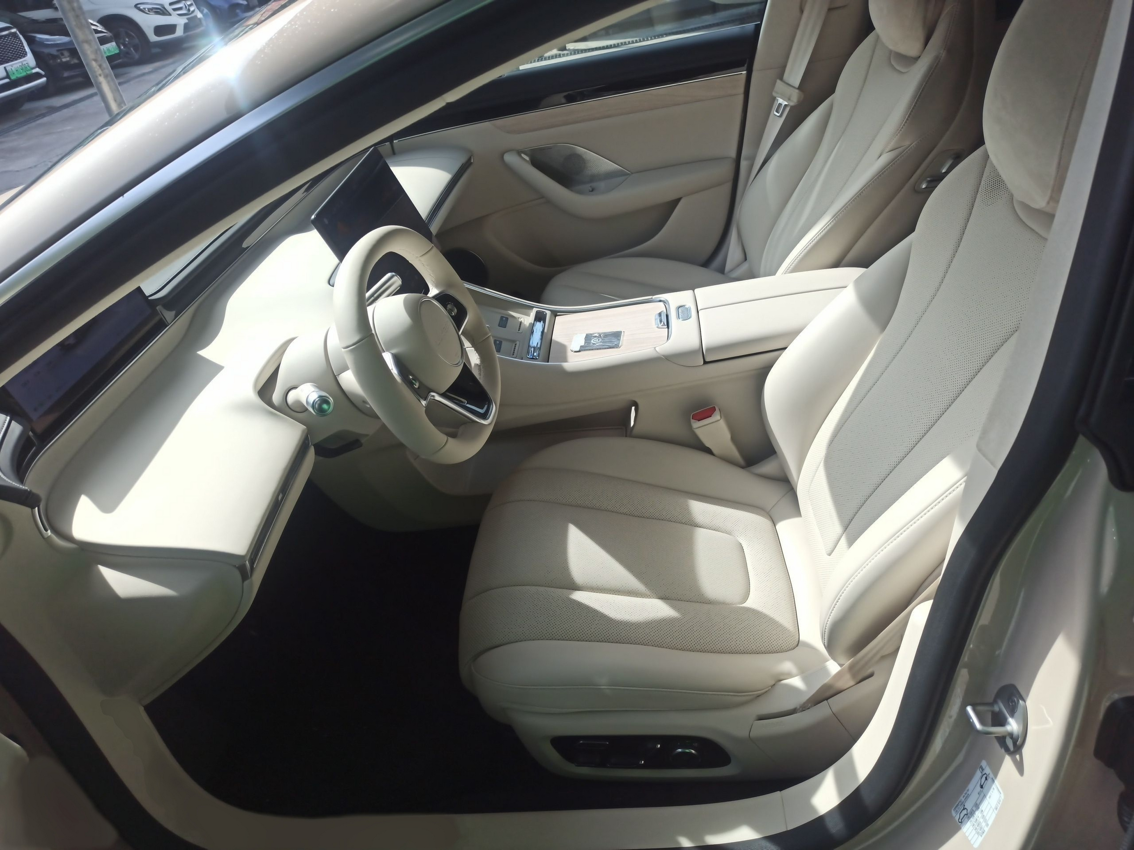 Переднее сиденье в автомобиле