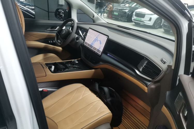 Used Denza D9 2024 DM-i 980 Four-Wheel Drive Flagship Model
