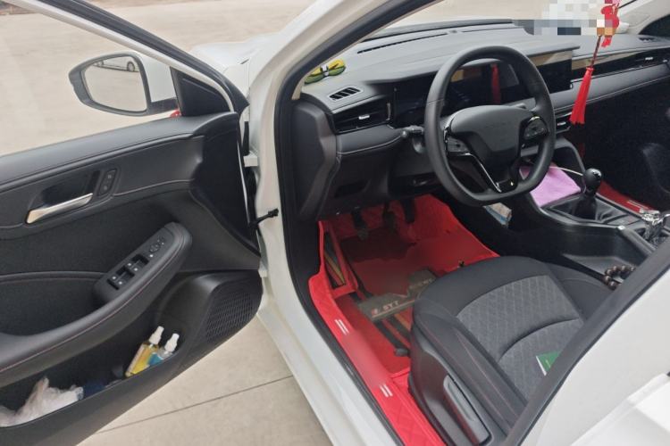 Used Roewe i5 2023 1.5L Manual Comfort Edition