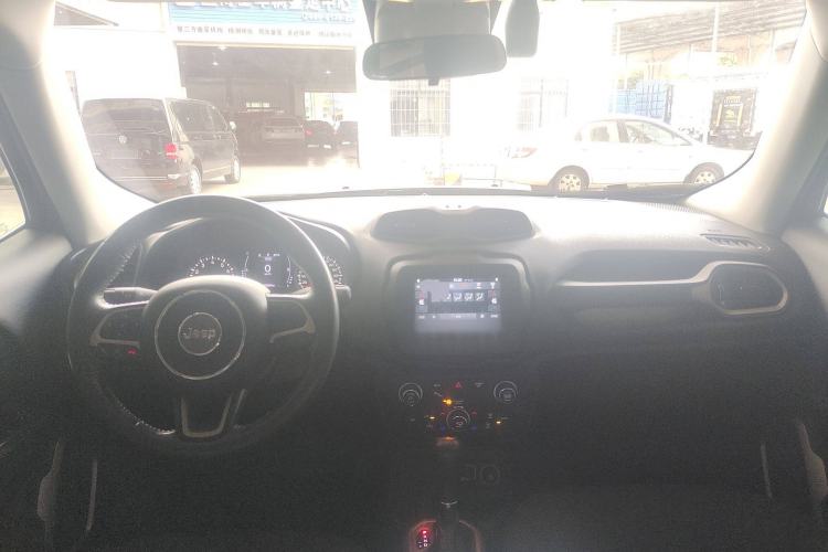 Used  Renegade 2018 Connected Large Screen Version 180T Automatic Jingneng Version
