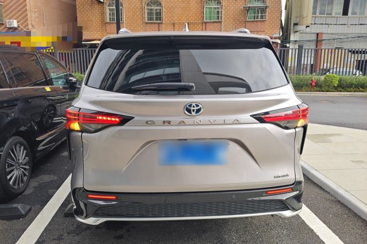 Used Toyota Granvia 2023 2.5L Hybrid Flagship VIP Edition
