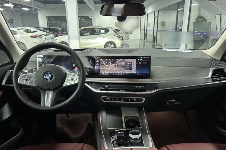 Used BMW X5 2023 xDrive 30Li Luxury M Sport Package
