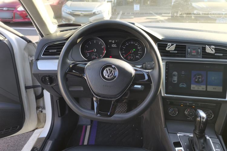 Used Volkswagen Lamando 2015 230TSI DSG Fashion Edition
