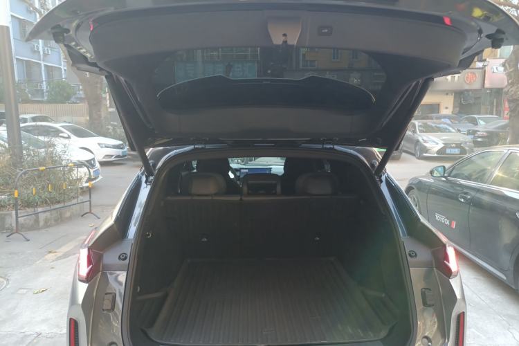 Used Lynk & Co 08 EM-P 2025 120km Long-Range Pro
