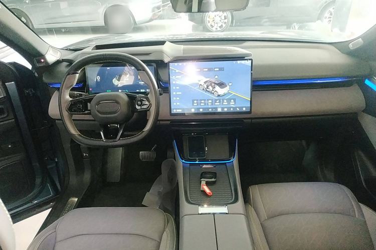 Used Lynk & Co 08 EM-P 2025 220 km All-Wheel-Drive Performance Halo
