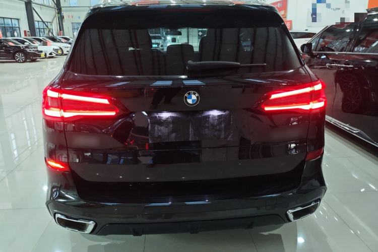 Used BMW X5 2022 xDrive 30Li Luxury M Sport Package
