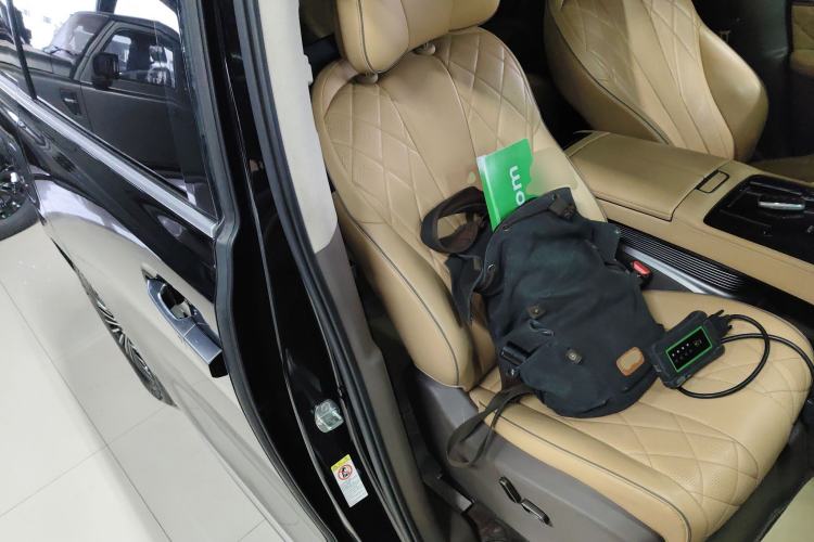 Used Denza D9 2022 DM-i 970 Four-Wheel Drive Flagship Model
