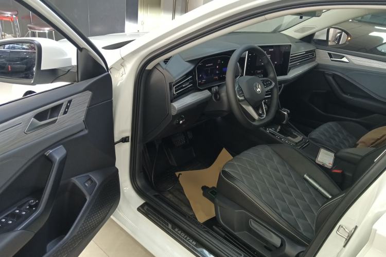Used Volkswagen Sagitar 2023 300TSI DSG Excellence Edition
