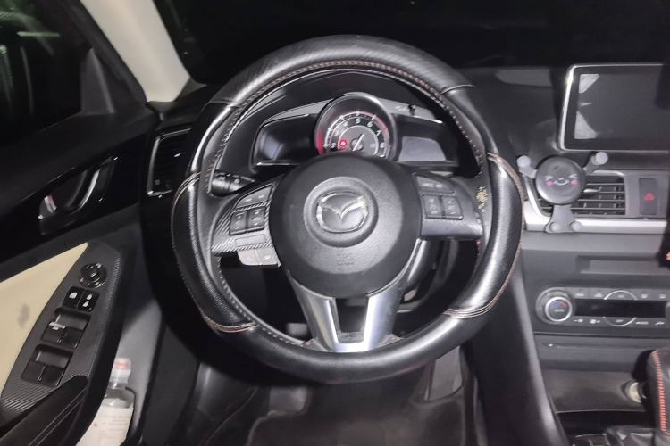 Used Mazda Mazda 3 Axela 2014 Sedan 2.0L Automatic Flagship Model
