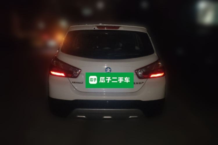 Used Venucia R50X 2015 1.6L Manual Luxury Edition
