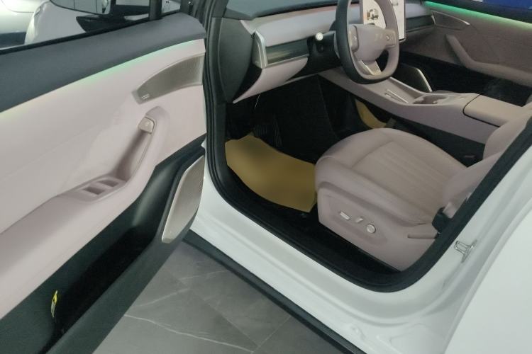 Used ONVO L60 2024 60 kWh Rear-Drive Version
