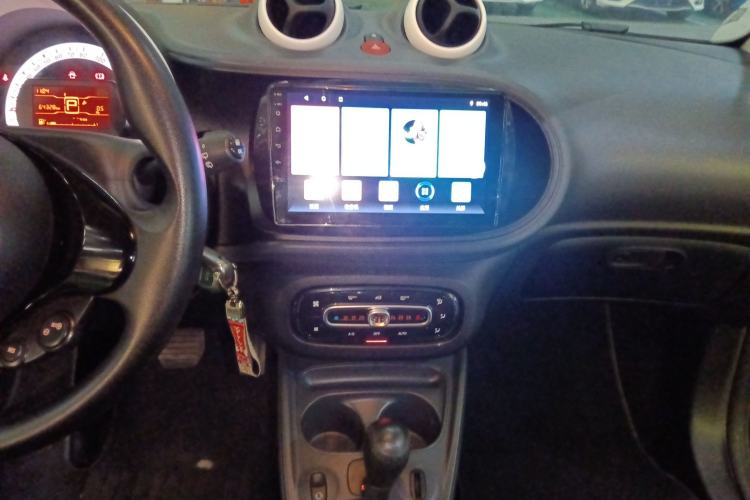 Used  fortwo 2015 1.0L 52 kW hardtop Dynamic version
