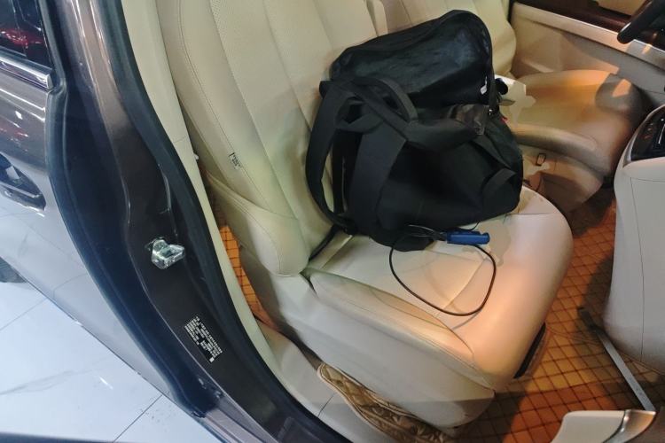 Used Buick GL8 2023 Land Executive Class Smart Enjoyment Model
