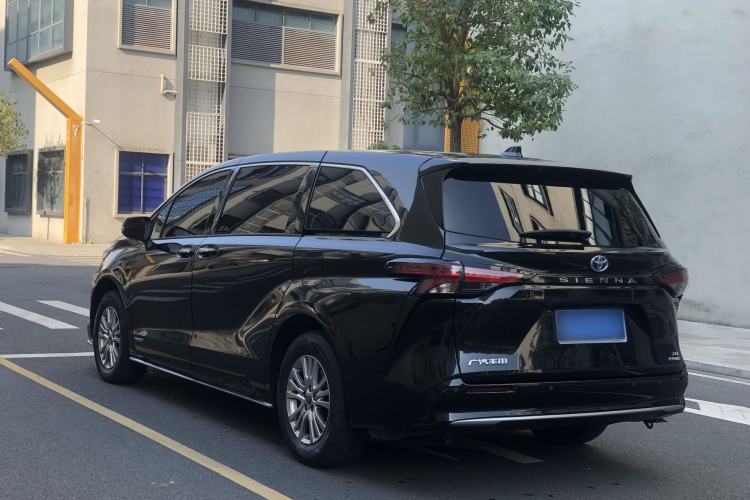 Used Toyota Sienna 2023 2.5L Hybrid Luxury Edition
