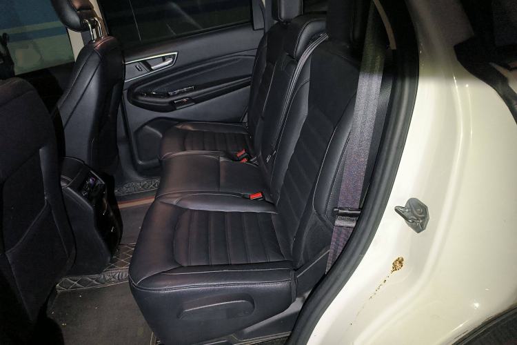 Used Ford Edge 2016 EcoBoost 245 Two-Wheel-Drive Titanium 7-Seater
