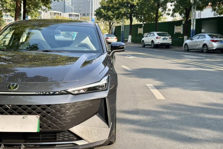 Used Changan UNI-V iDD 2024 Blue Whale Smart Electric iDD 136km ZhiKu Model