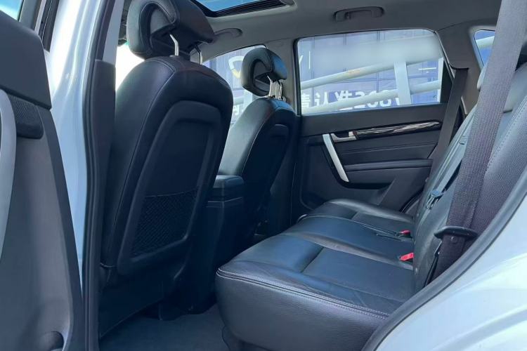 Used Chevrolet Captiva 2015 2.4L 4x4 Flagship Edition 7-Seater
