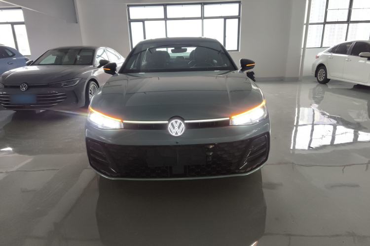 Used Volkswagen Passat 2025 Pro 380TSI Starry Dragon Luxury Edition
