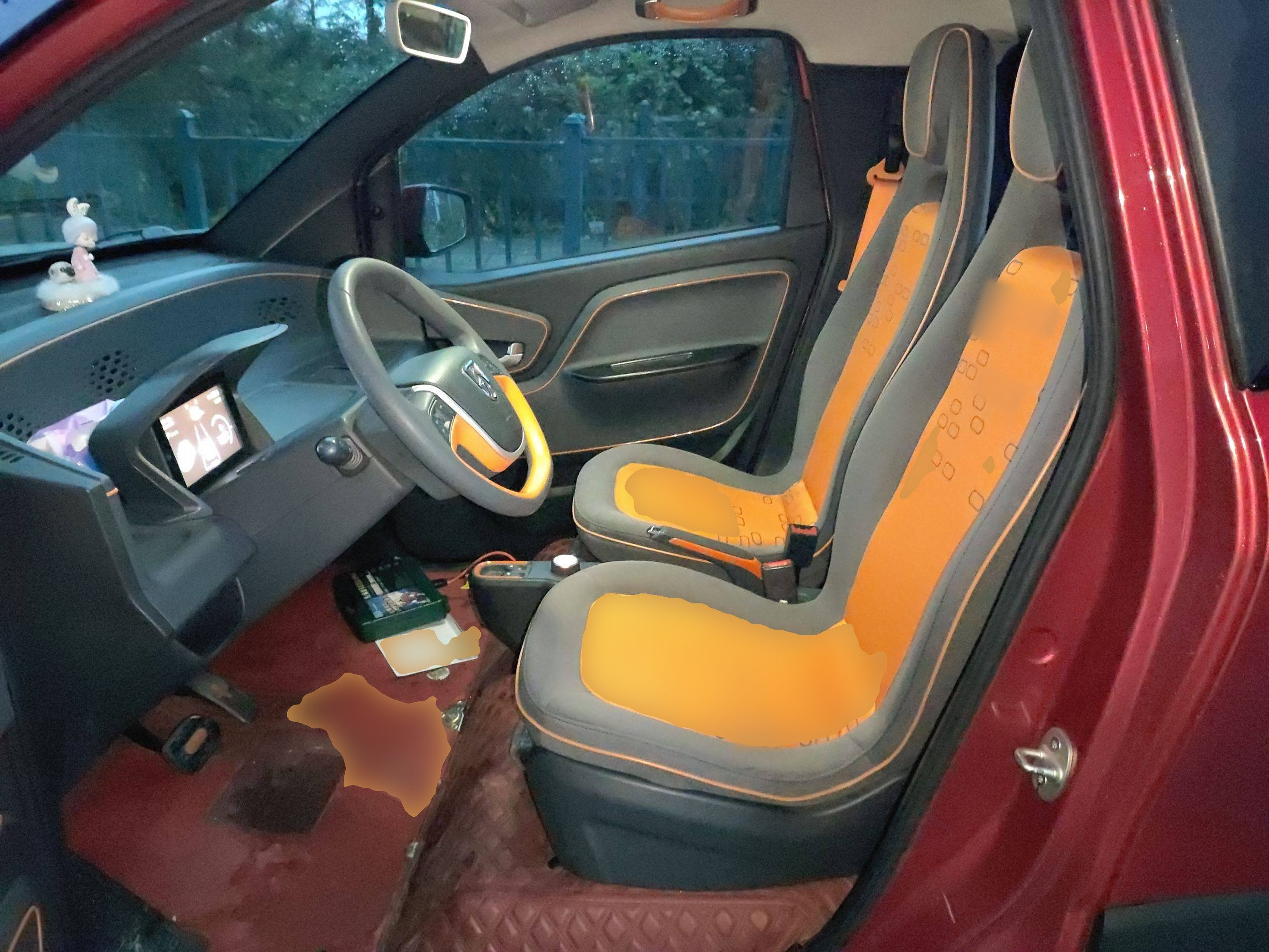 المقاعد الأمامية داخل السيارة