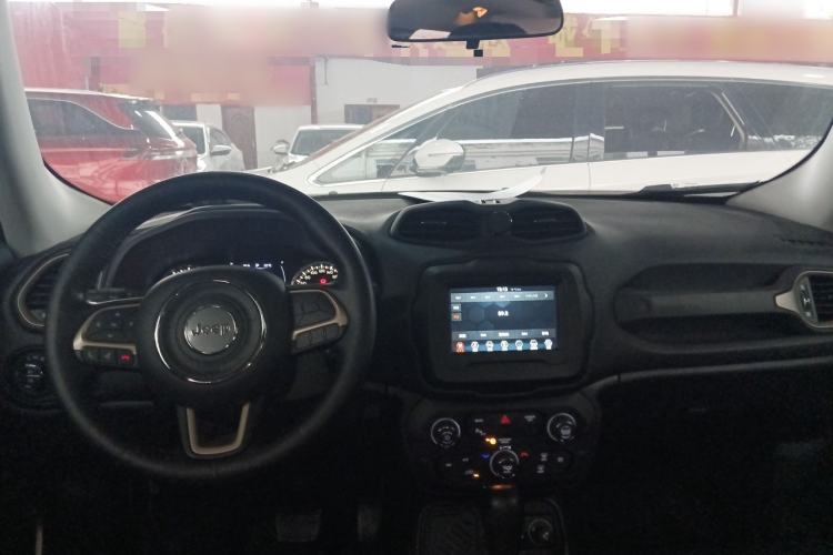 Used  Renegade 2018 Connected Large Screen Version 180T Automatic High-Energy Edition
