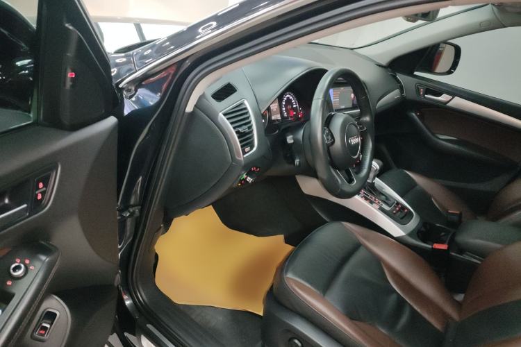 Used Audi Q5 2018 Collector's Edition 40 TFSI Technology Model
