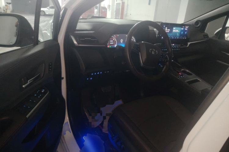 Used Toyota Sienna 2021 2.5L Hybrid Platinum Edition
