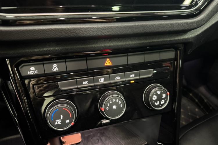 Used Volkswagen T-ROC 2021 280TSI DSG Two-Wheel Drive Comfort Connect Edition
