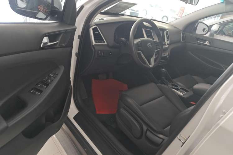 Used Hyundai Tucson 2015 1.6T Dual-Clutch Two-Wheel-Drive Smart Model
