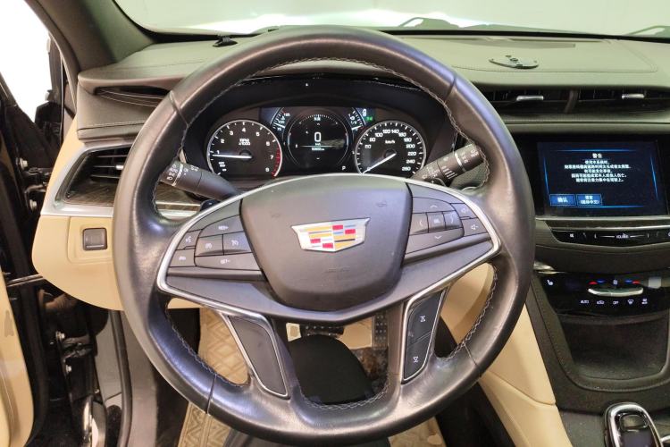 Used Cadillac XT5 2018 25T Luxury Model
