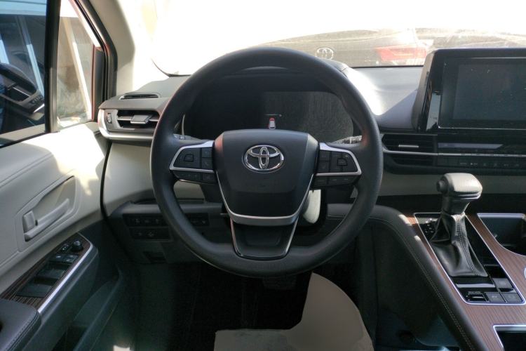 Used Toyota Sienna 2023 2.5L Hybrid Comfort Edition