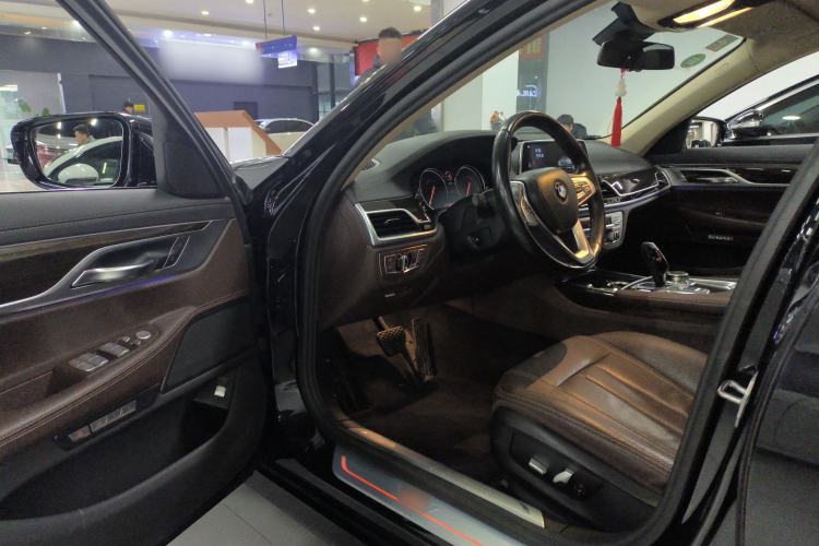 Used BMW 7 Series 2017 730Li Leading Model
