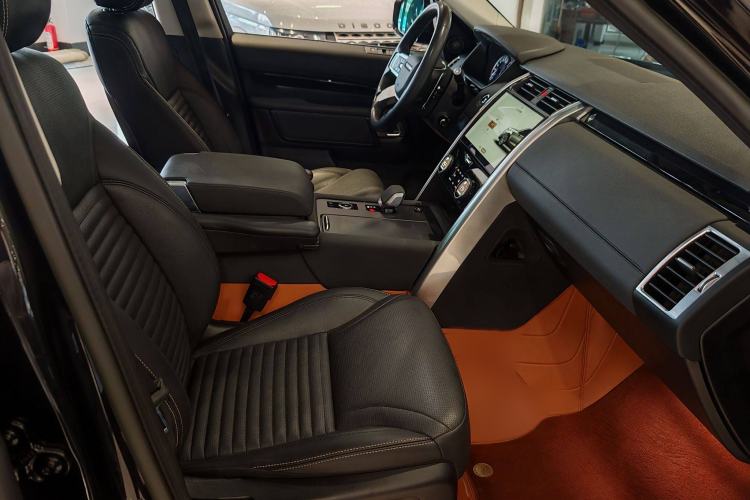 Used Land Rover Discovery 2023 300PS S
