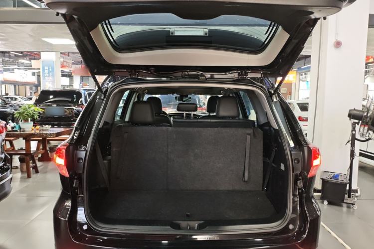 Used Toyota Highlander 2018 2.0T Four-Wheel Drive Luxury Edition 7 Seats China V Emission Standard
